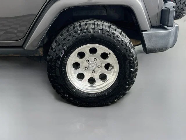 Used 2017 Gray Jeep Unlimited Sahara image 32
