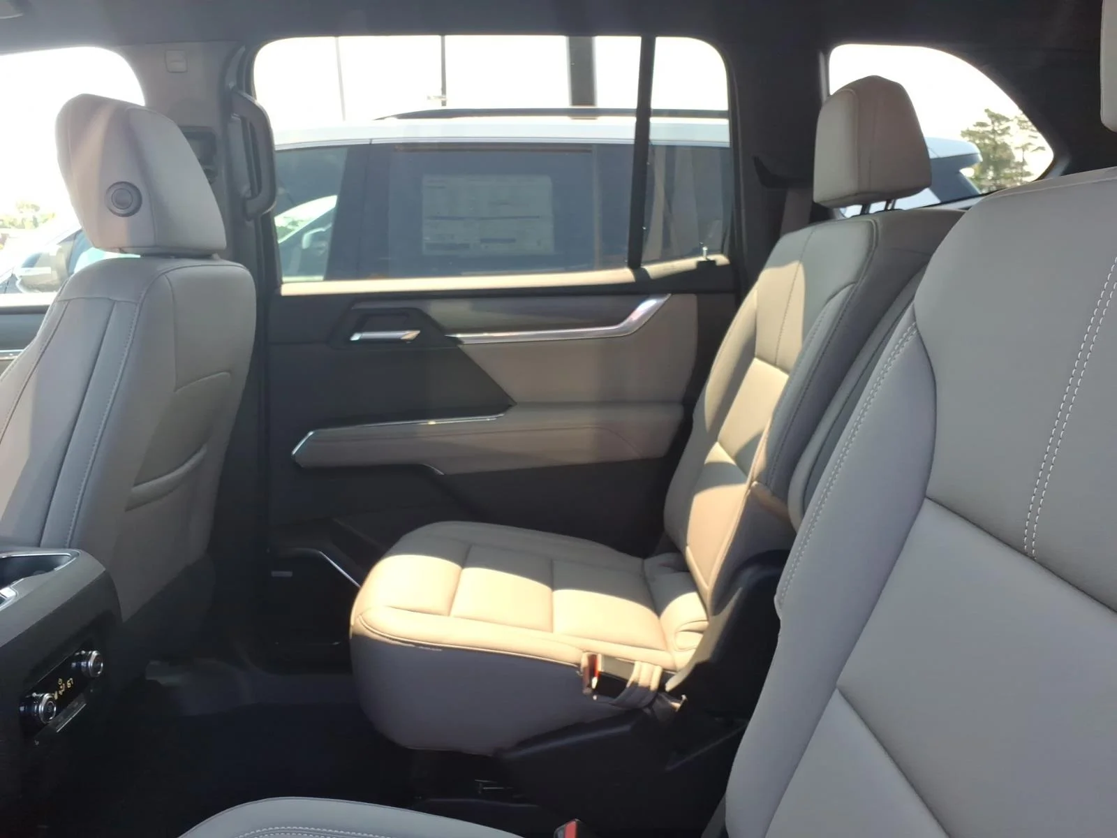 2026 GMC Acadia Elevation - Photo 7
