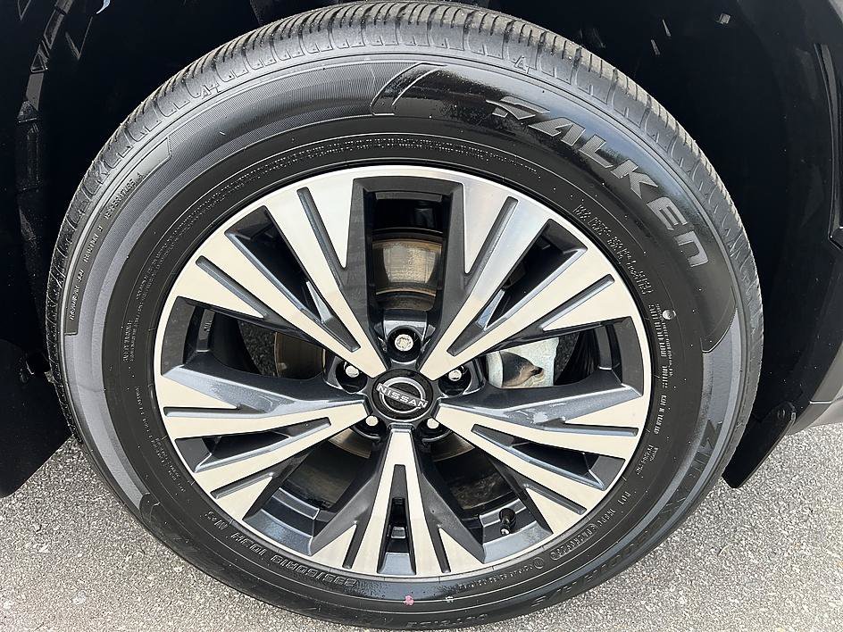Certified Used 2023 Gun Metallic Nissan SV image 12