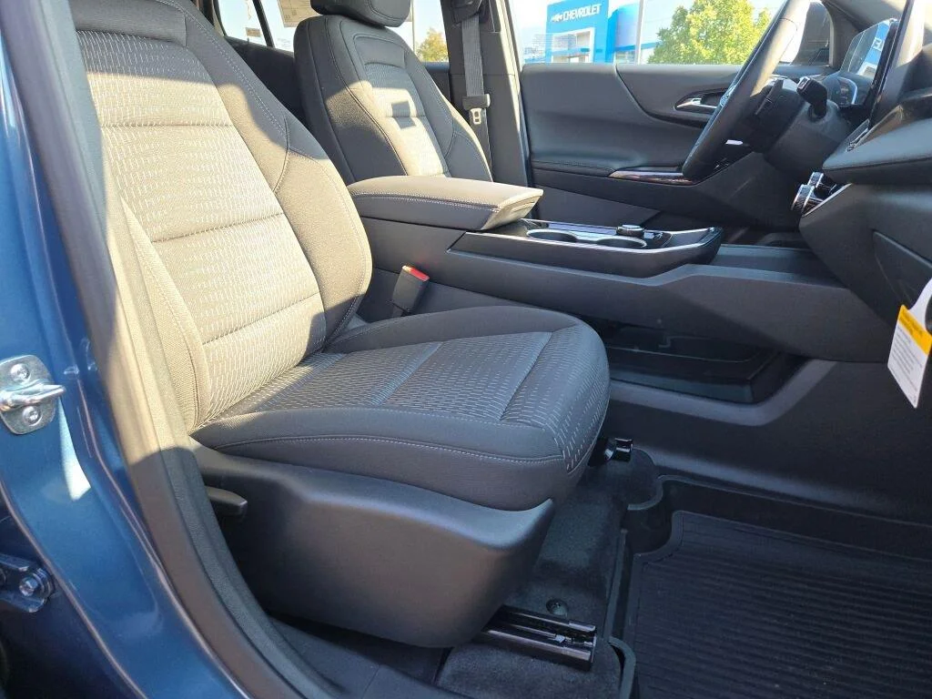 2027 Chevrolet Equinox LT - Photo 5