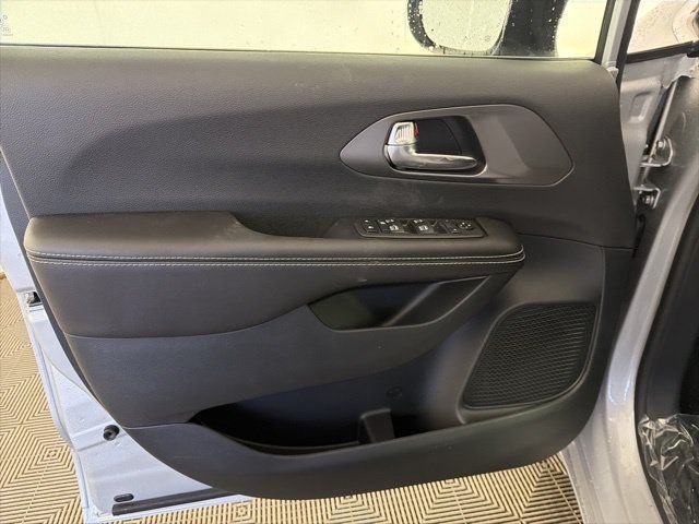 2026 Chrysler Voyager LX - Photo 12