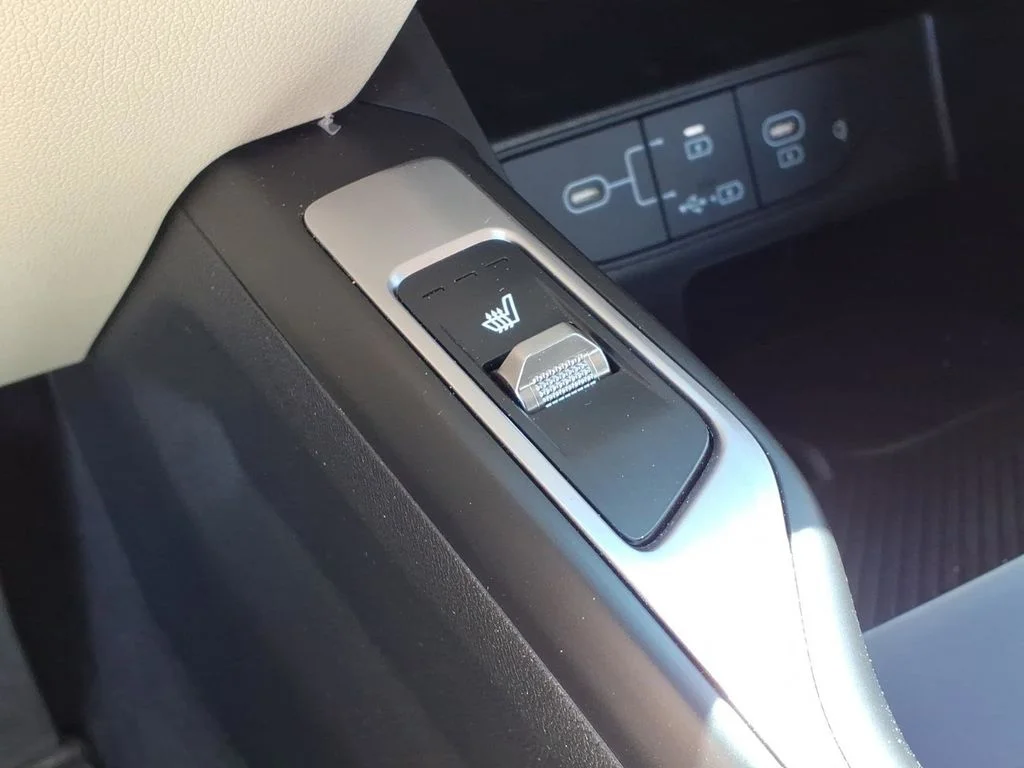 Used 2025 Black Kia EX image 23