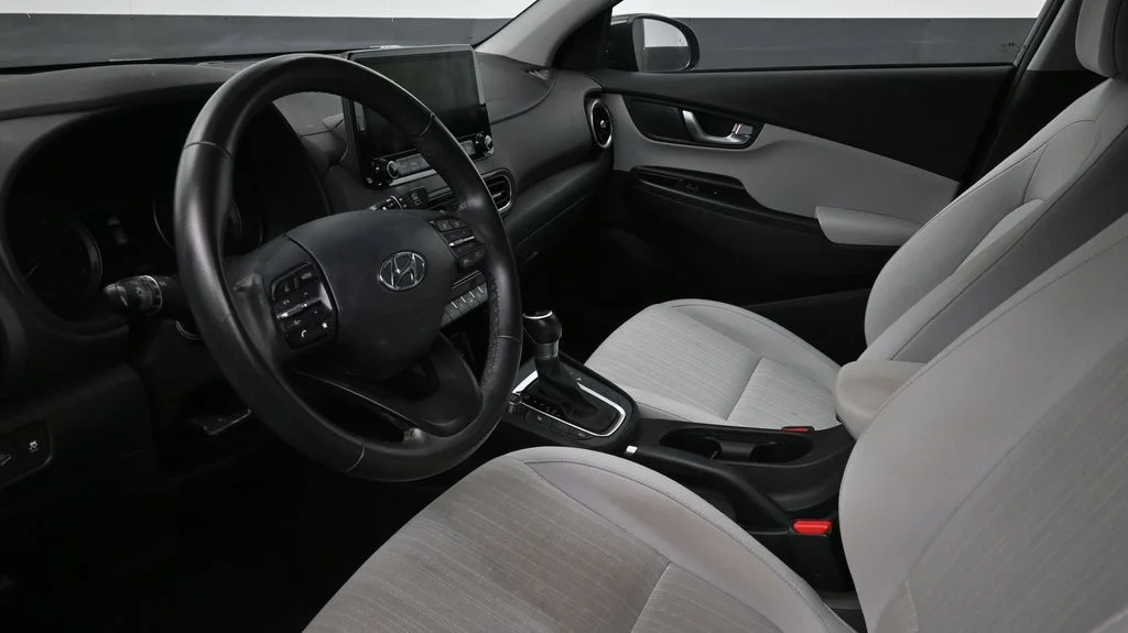 Used 2023 Black Hyundai SEL image 7