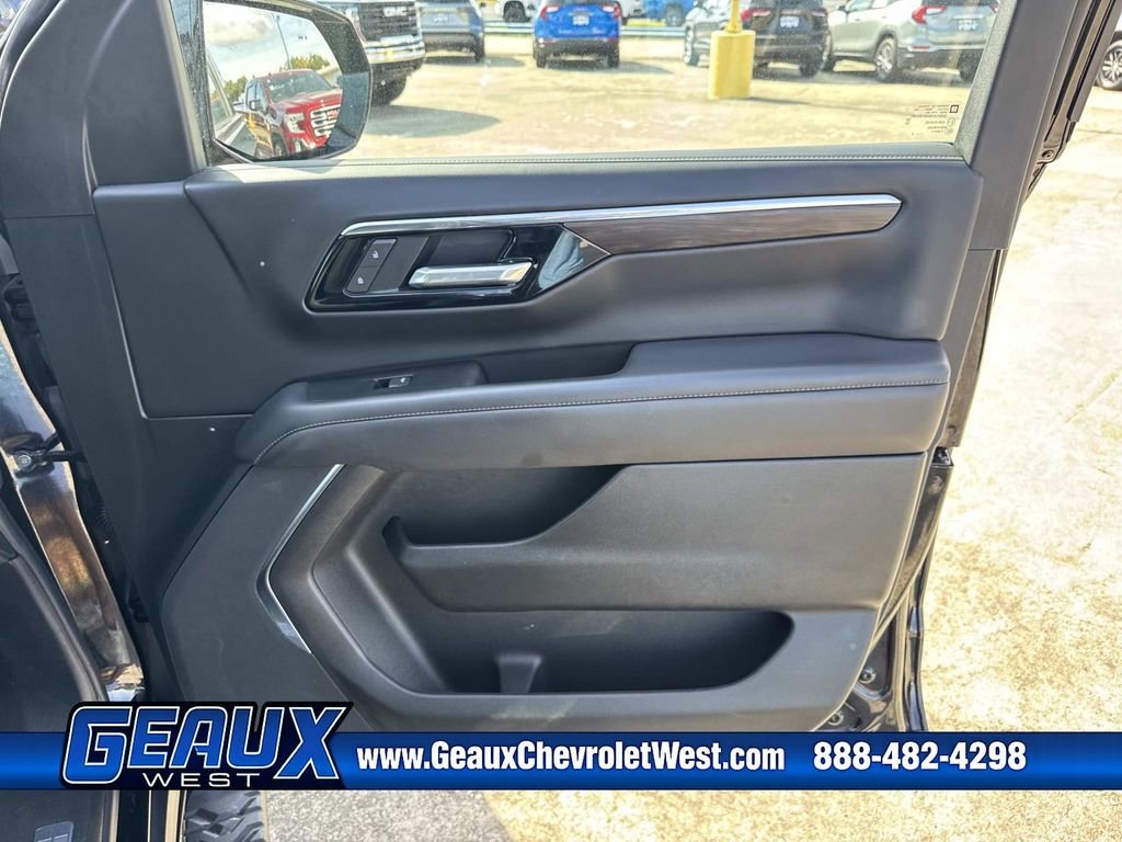 Used 2025 Black Chevrolet Z71 image 33