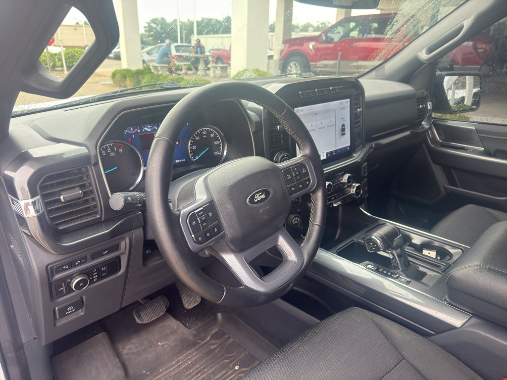 Used 2023 Oxford White Ford XLT image 2