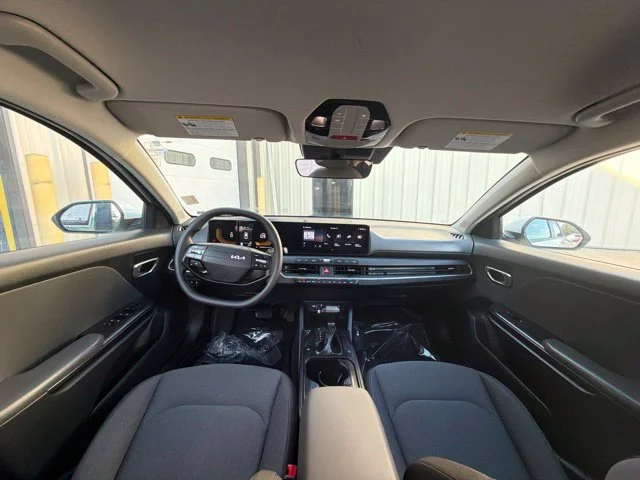 Used 2025 White Kia LXS image 17