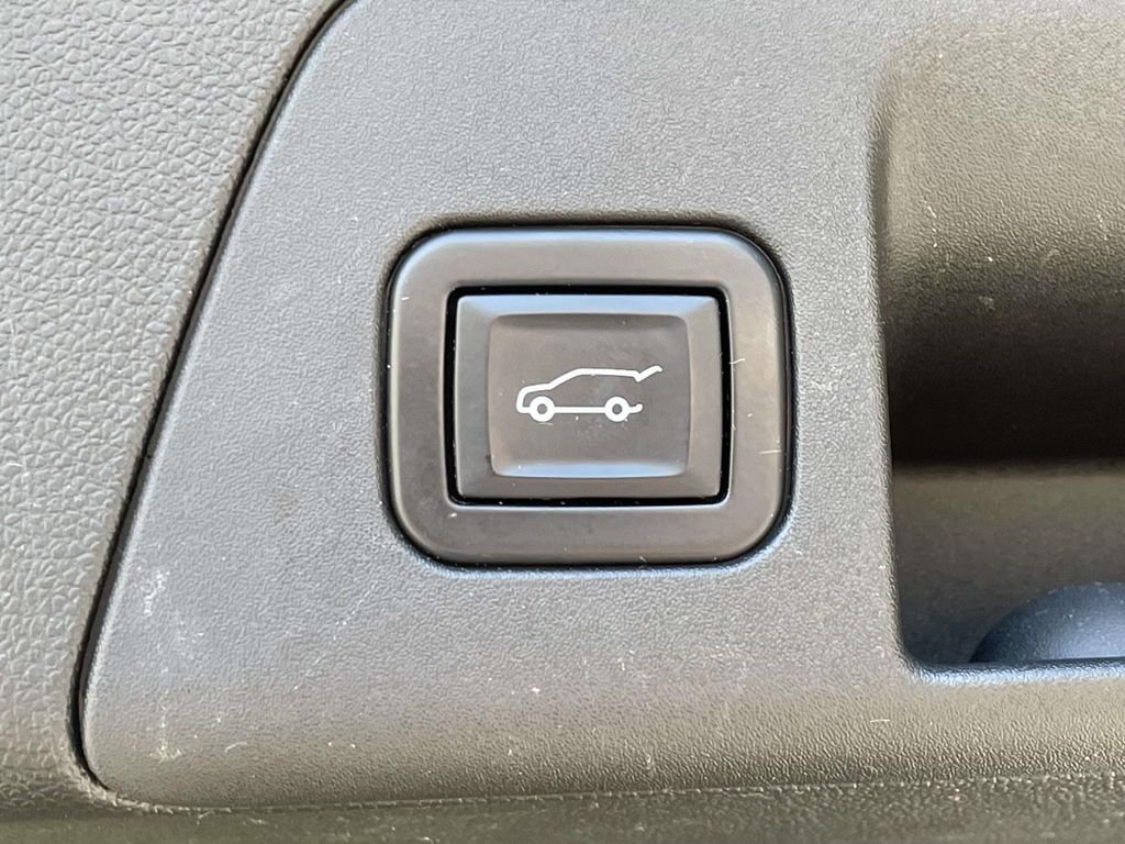 Used 2022 Blue Buick Essence image 9