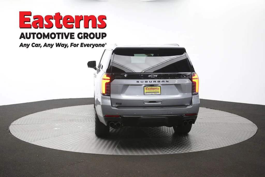 Used 2025 Gray Chevrolet Z71 image 41