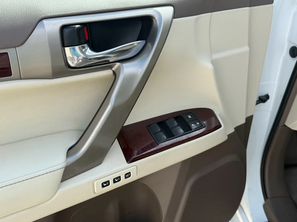 Used 2019 Starfire Pearl Lexus Premium image 18