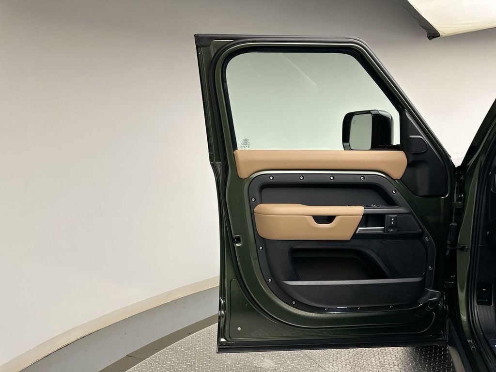 New 2026 Woolstone Green Metallic Land Rover X image 18