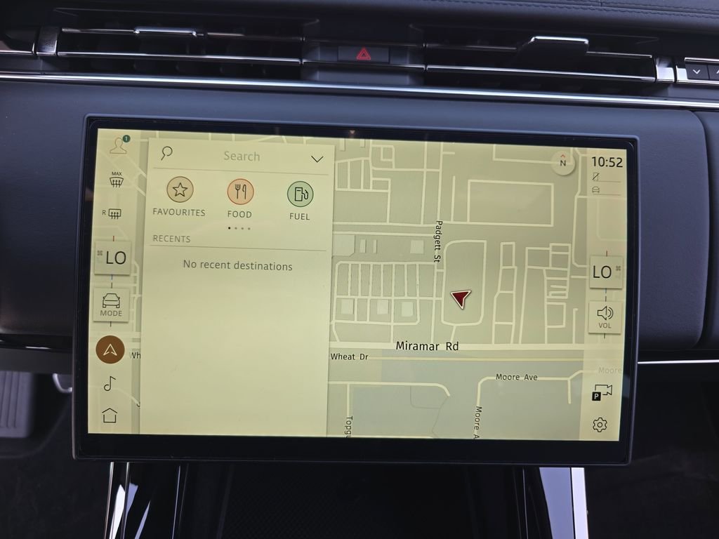 New 2026 Santorini Black LAND ROVER Dynamic SE image 23
