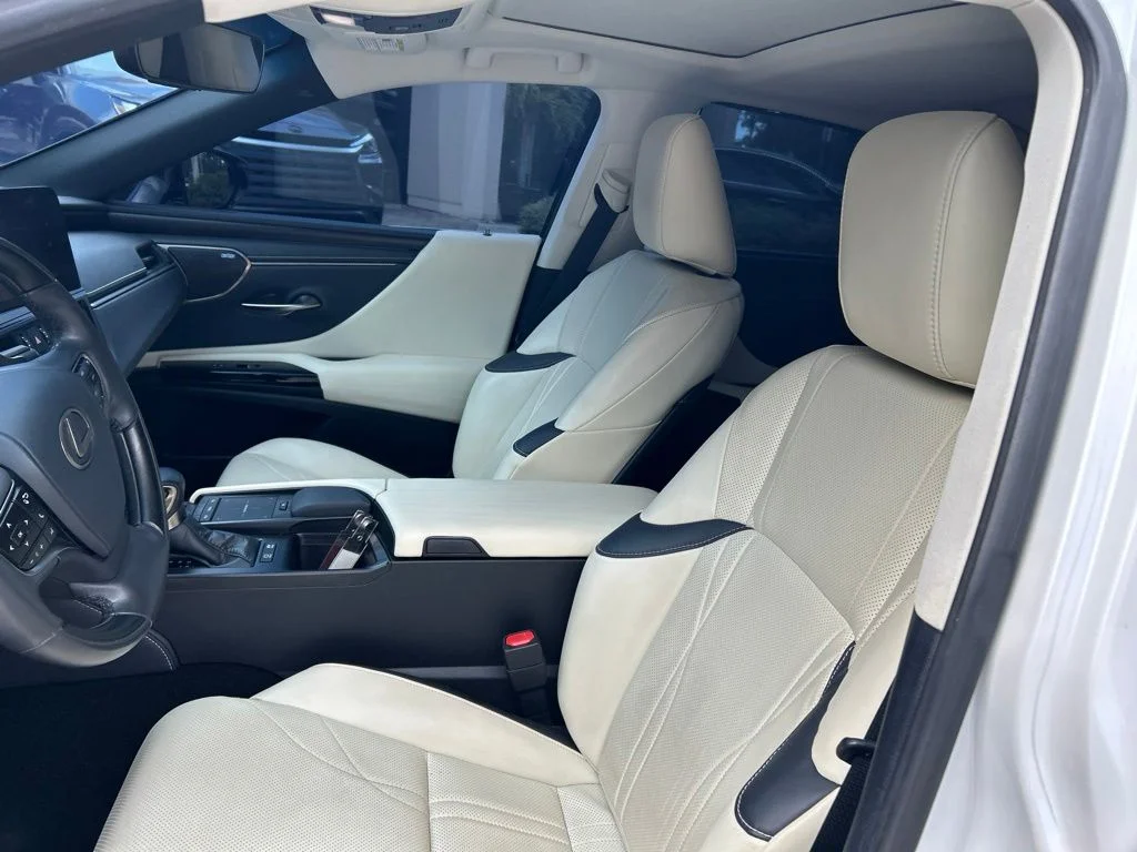 Certified Used 2022 EMINENT WHITE PEARL Lexus 300h Ultra Luxury image 14