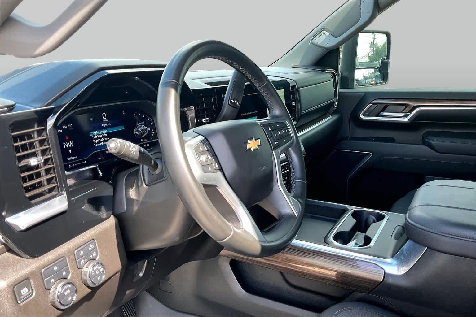 Used 2024 Sterling Gray Metallic Chevrolet LT image 17