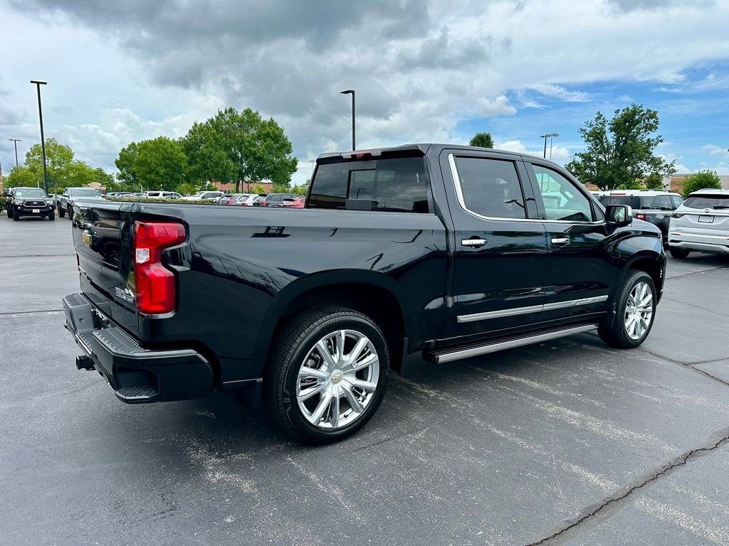Used 2025 Black Chevrolet High Country image 3
