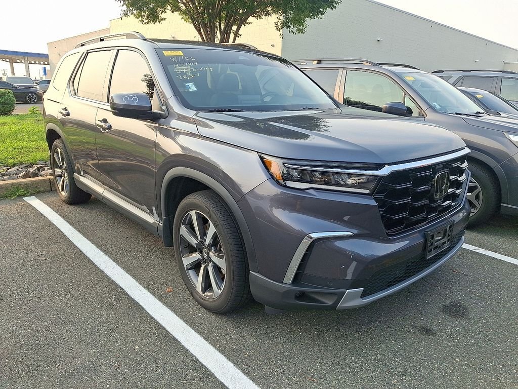 Certified Used 2024 Modern Steel Metallic Honda AWD TRG image 3