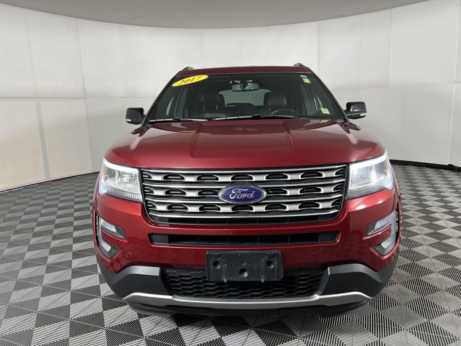Used 2017 Ruby Red Metallic Tinted Clearcoat Ford XLT image 18