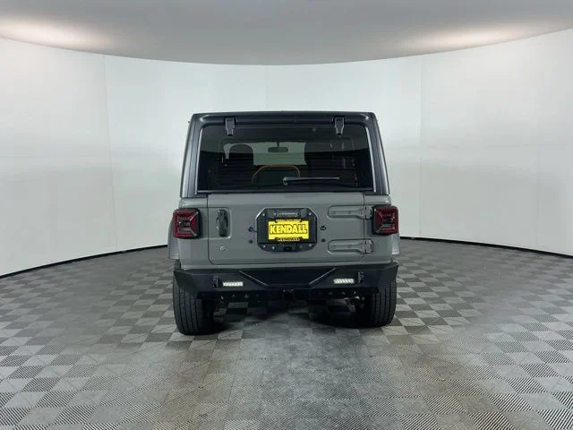 Used 2019  Jeep Sport image 6