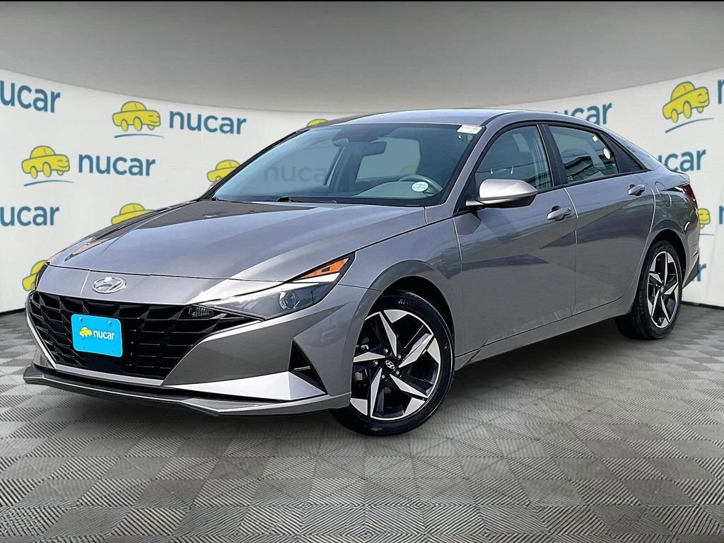 Used 2023 Silver Hyundai SEL image 3