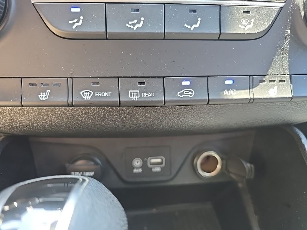 Used 2020 Blue Hyundai Value image 9