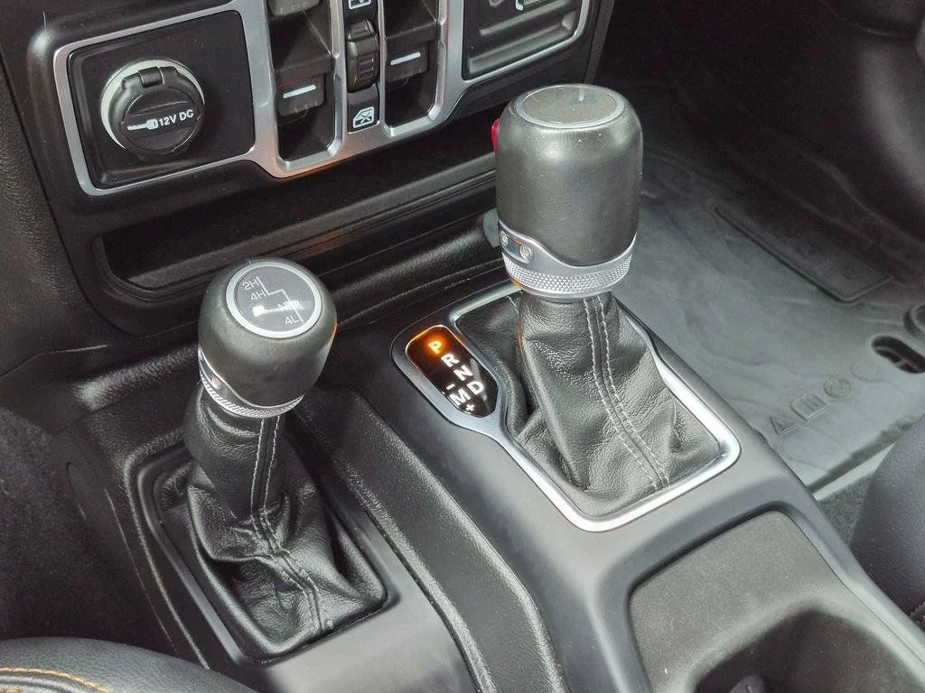 Used 2024 White Jeep Sahara image 17
