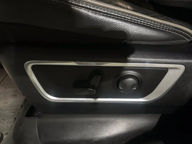 Used 2022 White Ram Laramie image 18