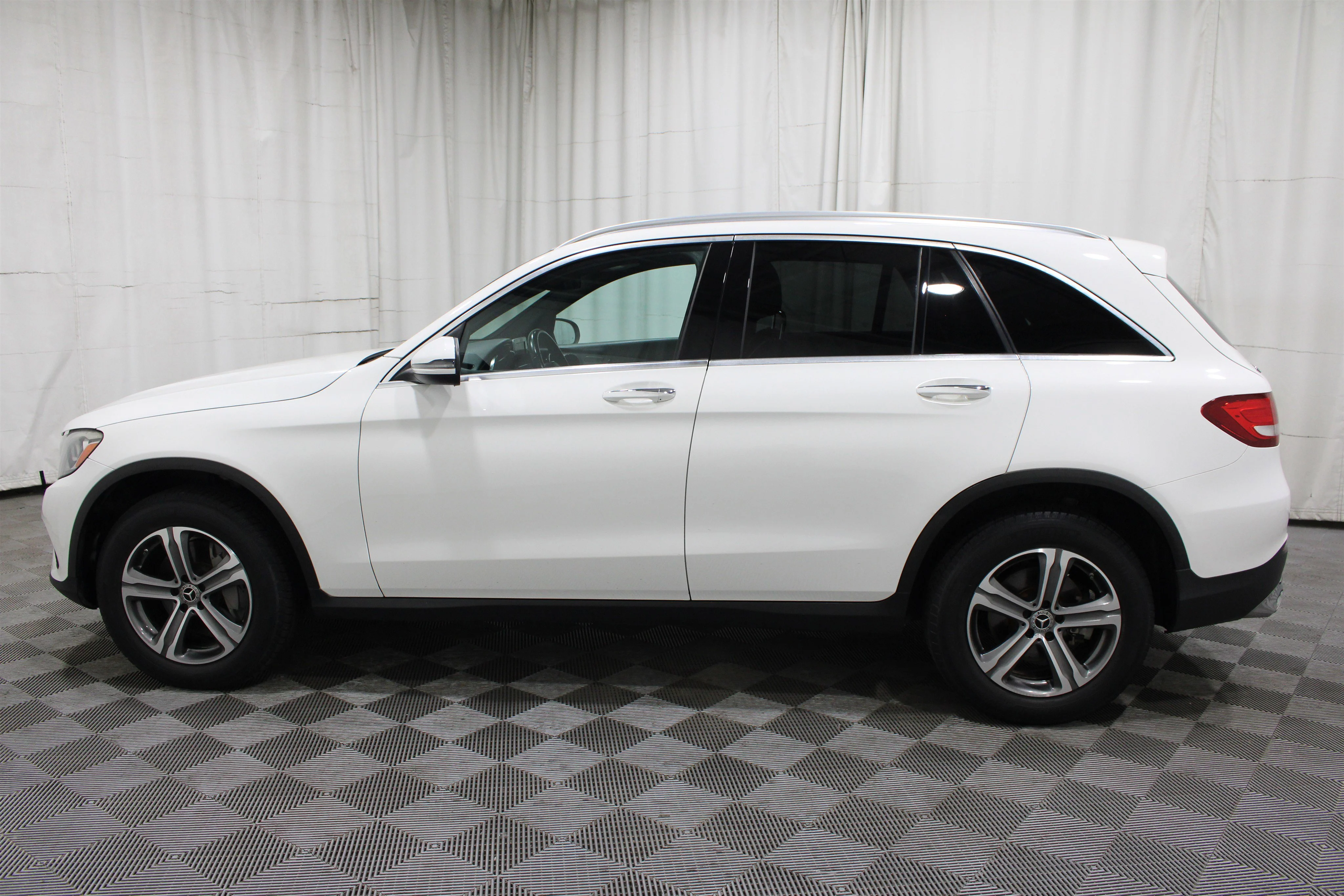 Used 2019 Polar White Mercedes-Benz GLC 300 image 34