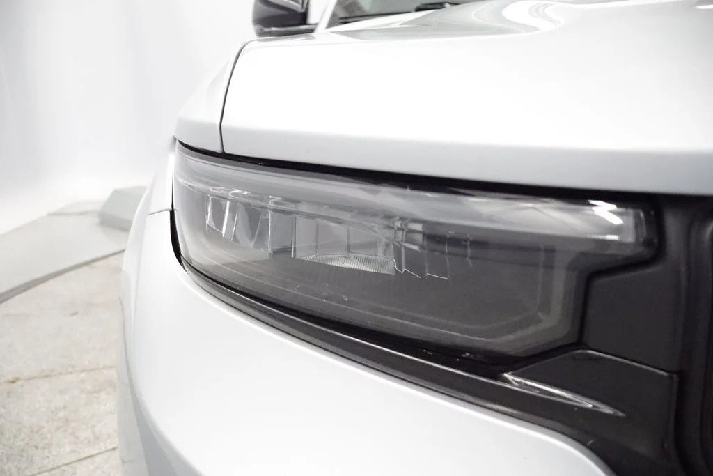 Used 2022 Silver Jeep Limited image 6