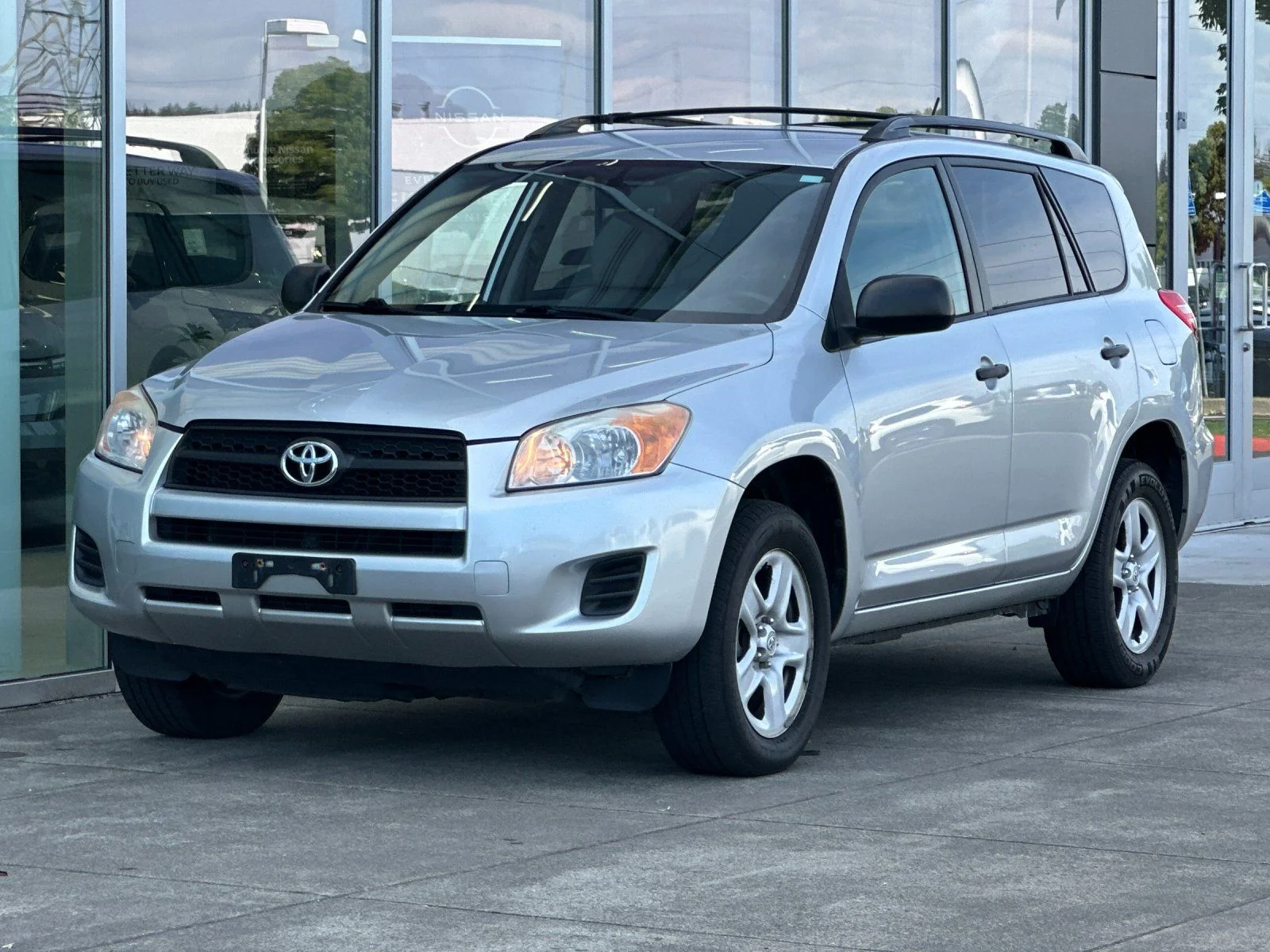 Used 2012 Classic Silver Metallic Toyota Base image 7
