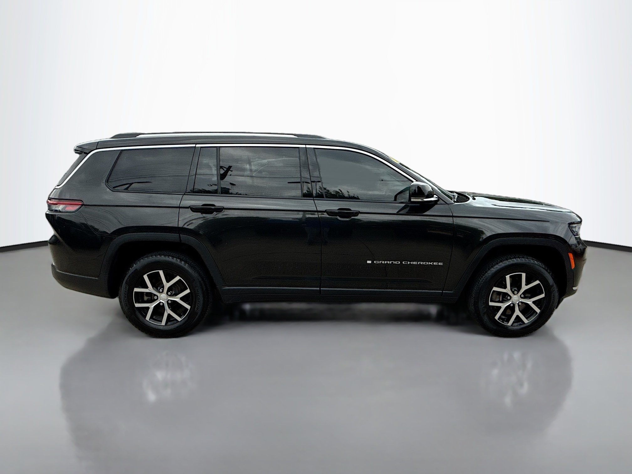 Used 2023 Rocky Mountain Pearlcoat Jeep Limited image 8