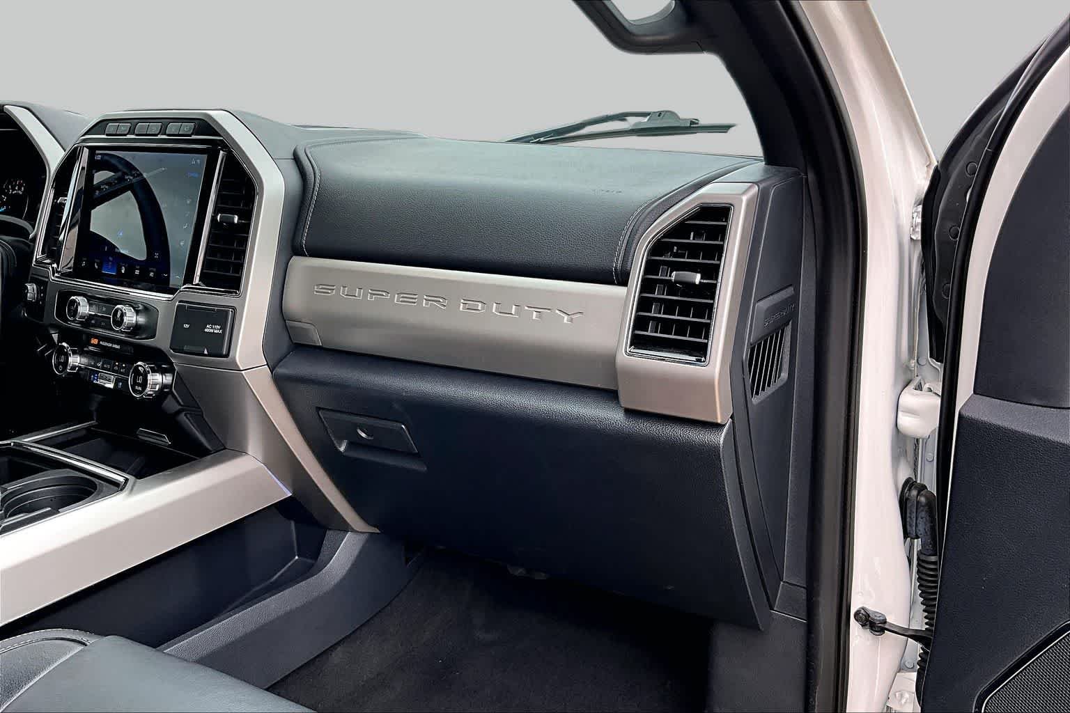 Used 2022 Star White Metallic Tri-Coat Ford LARIAT image 19