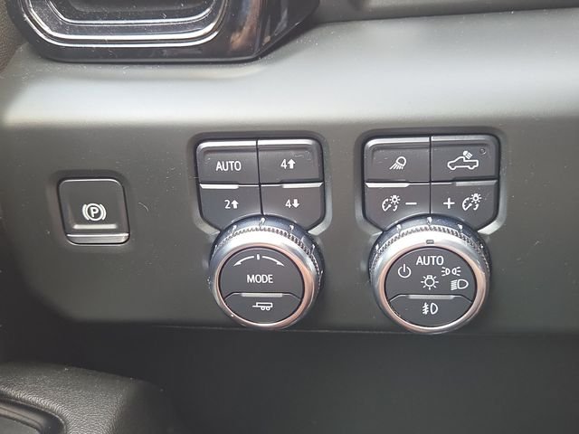 Used 2024 Summit White GMC AT4 image 11