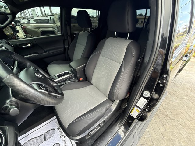 Used 2022  Toyota  image 13