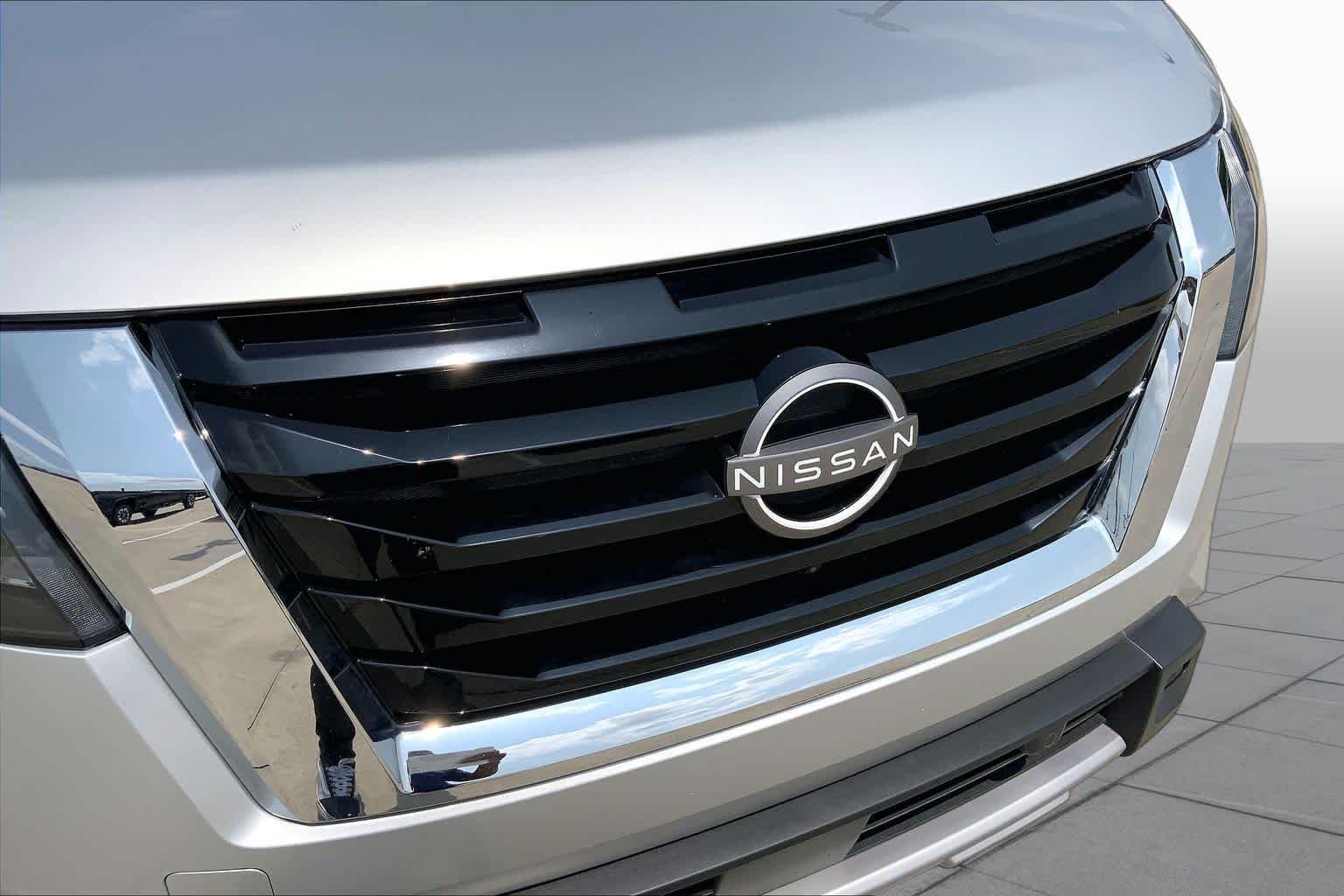 Used 2025 Brilliant Silver Metallic Nissan SL image 29