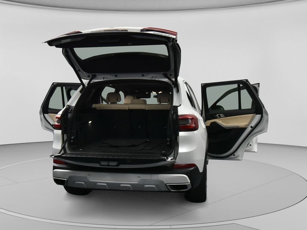 Used 2022 White Metallic BMW sDrive40i image 38