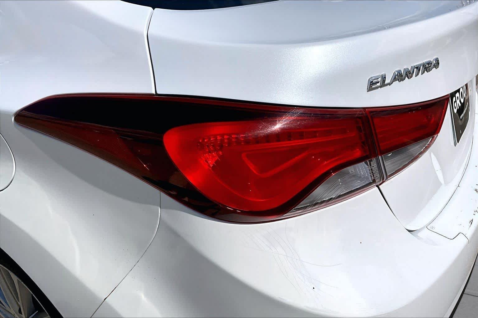 Used 2015 Quartz White Pearl Hyundai SE image 29