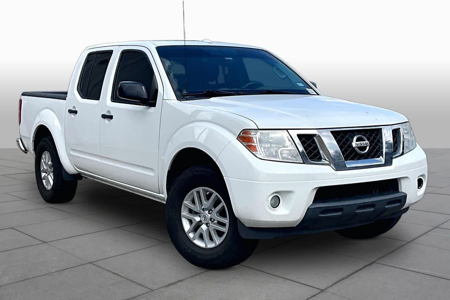 Used 2016 Glacier White Nissan SV image 3