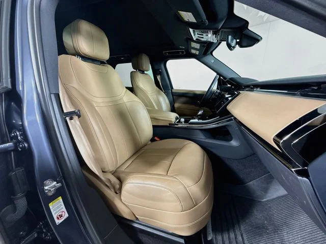 Used 2024 Blue Land Rover SE image 30