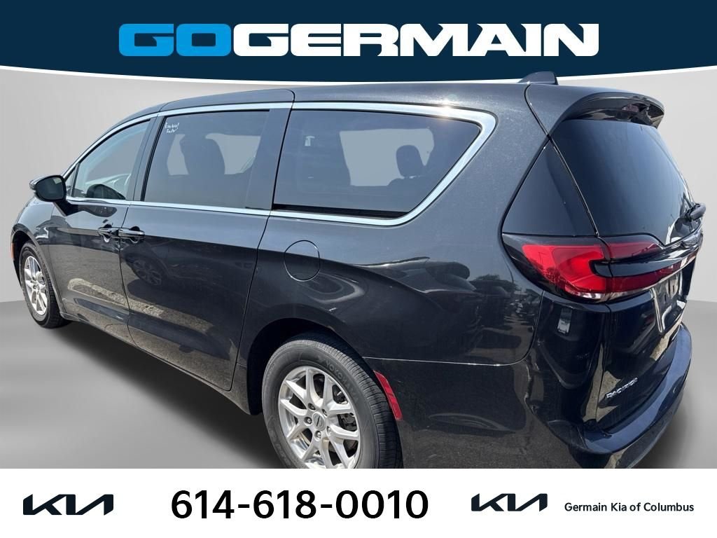 Used 2023 Black Chrysler Touring L image 2