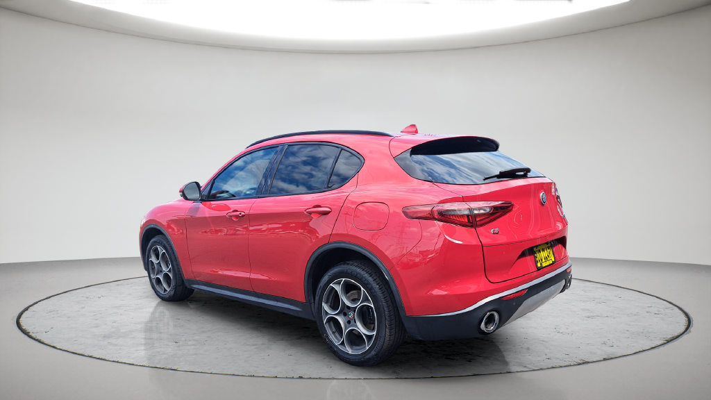 Used 2018 Red Alfa Romeo Base image 7