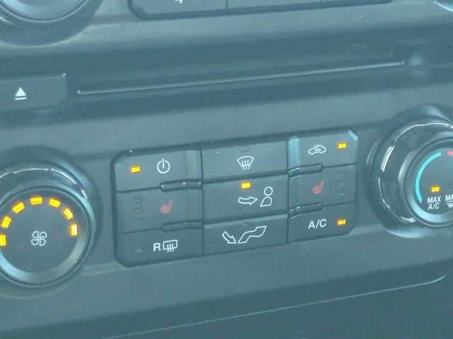 Used 2016 Oxford White Ford XLT image 22