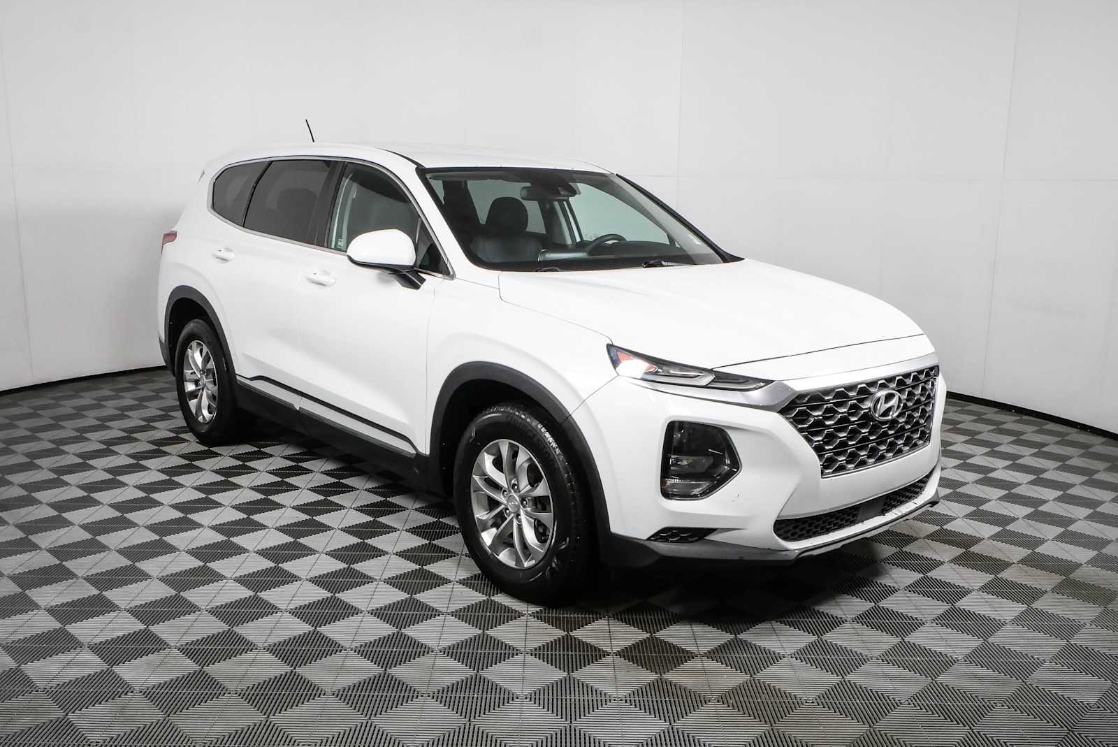 2019 Hyundai Santa Fe SE 2.4's photo