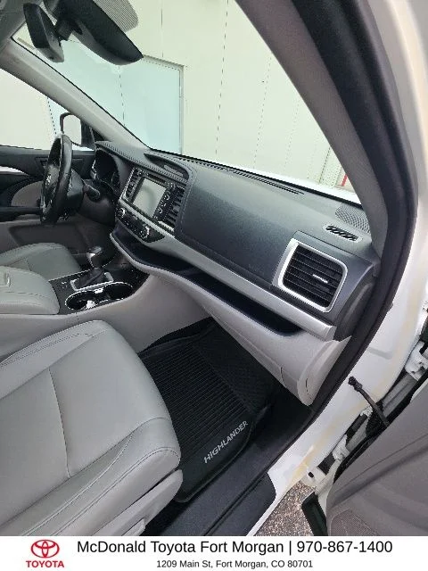 Used 2017 White Toyota XLE image 21