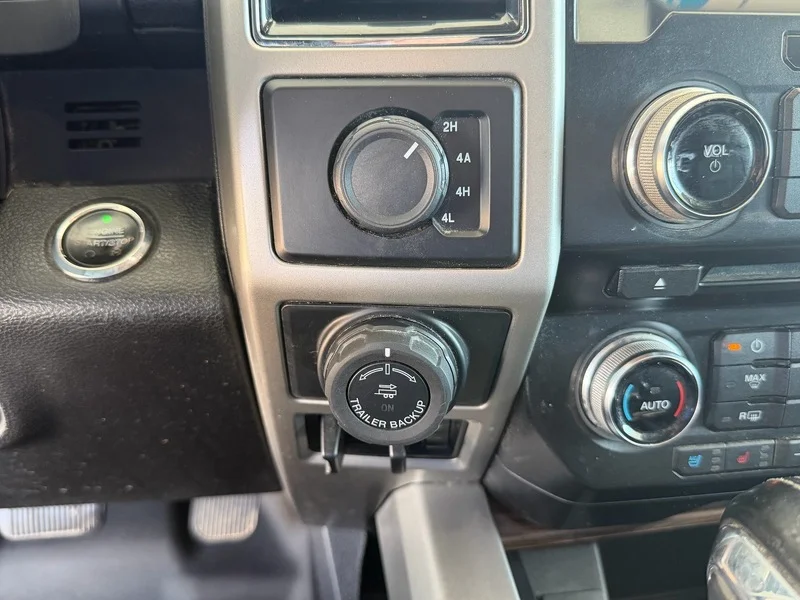 Used 2017 White Platinum Me Ford XL image 12