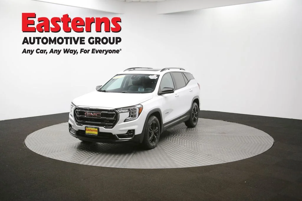 Used 2022 White GMC AT4 image 57