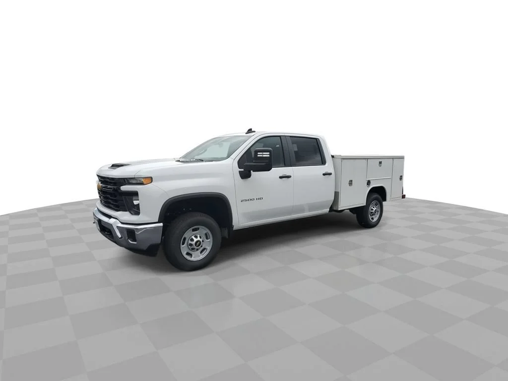 New 2026 Summit White Chevrolet WT image 4