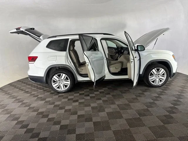 Used 2020 White Volkswagen 2.0T SE w/Technology image 16