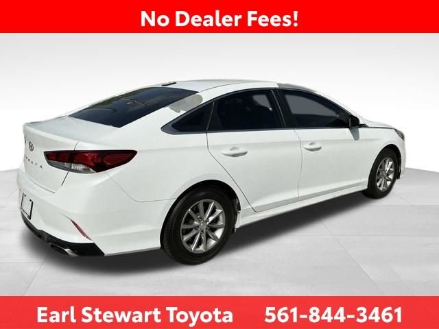 Used 2018 White Hyundai SE image 4