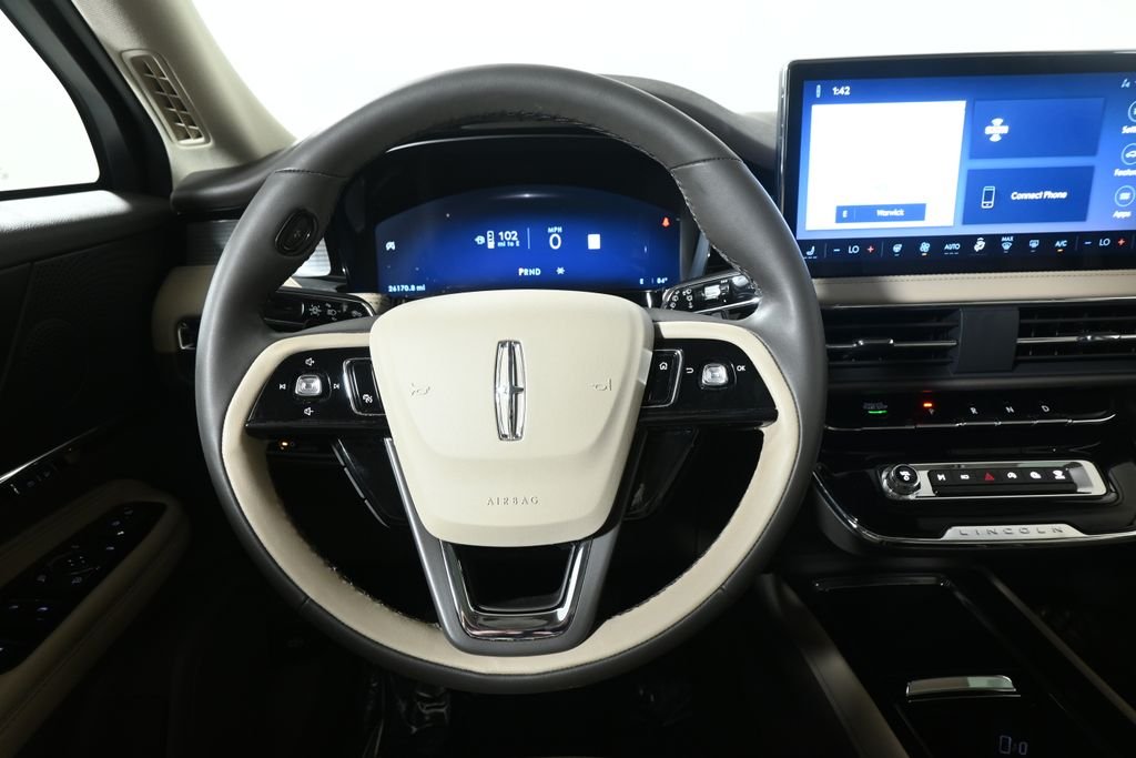 Used 2024 White Lincoln Premiere image 18