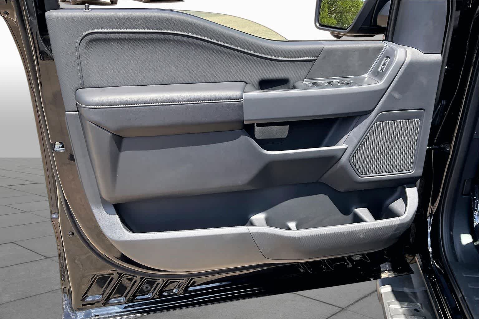 New 2026 Agate Black Metallic Ford XLT image 10