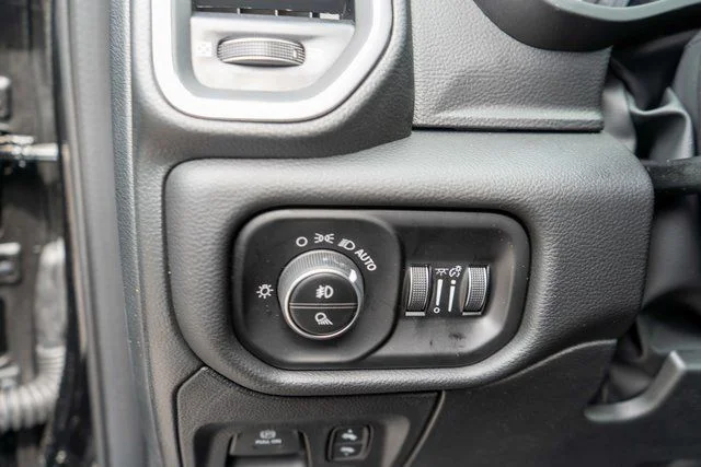 New 2026 Diamond Black Crystal Pearl-Coat Exterior Paint RAM Laramie image 16